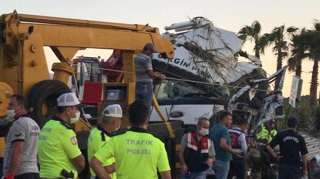 İzmir’de trafik kazası: Murat Gölgelikaya öldü