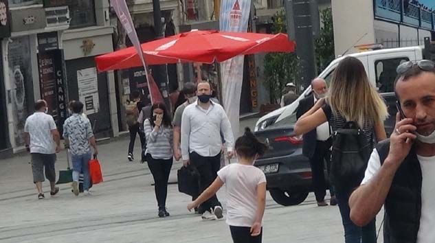 Kısıtlamanın bitmesiyle vatandaşlar Taksim Meydanı’na akın etti