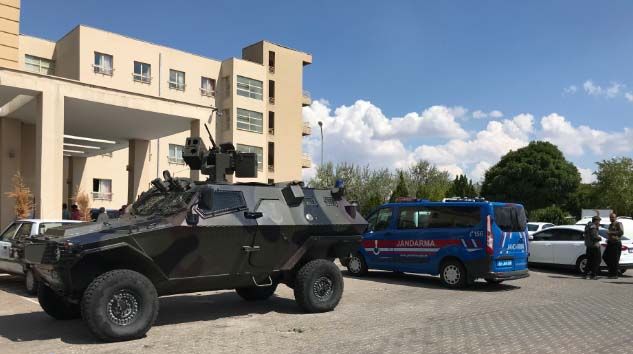 Cinnet getiren şahıs eşi Aynur Arsan ve Hacı Arsan öldürdü