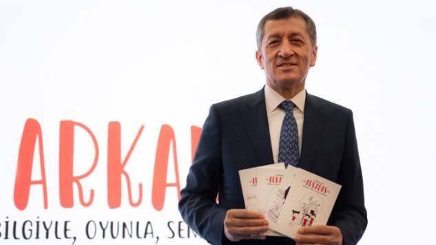 Bakan Selçuk ilkokul düzeyinde hazırlanan “Arkadaş” adlı yaz tatili kitabını tanıttı
