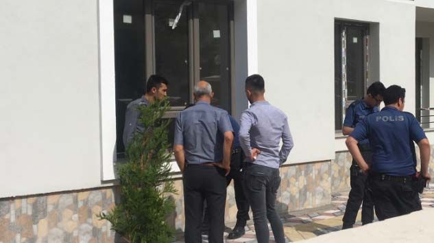 Apartmanın dokuzuncu katından düşen cam balkon ustası hayatını kaybetti