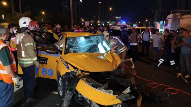 Küçükçemece Basın Ekspres’te feci kaza: 1 ölü, 2 yaralı