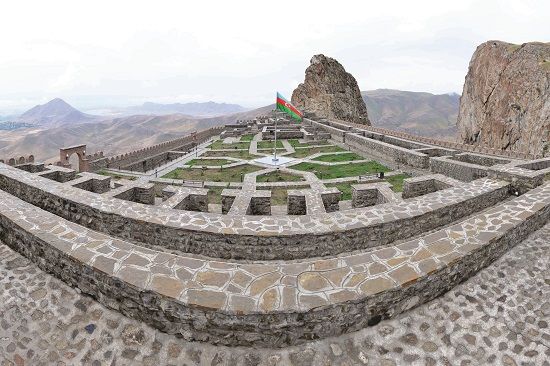 Timur’un güçlü ordularına 14 sene direnen kale “ELİNCE KALESİ”