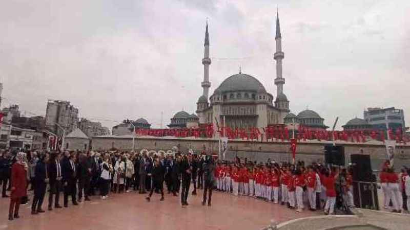 Taksim'de 23 Nisan Taksim'de 23 Nisan