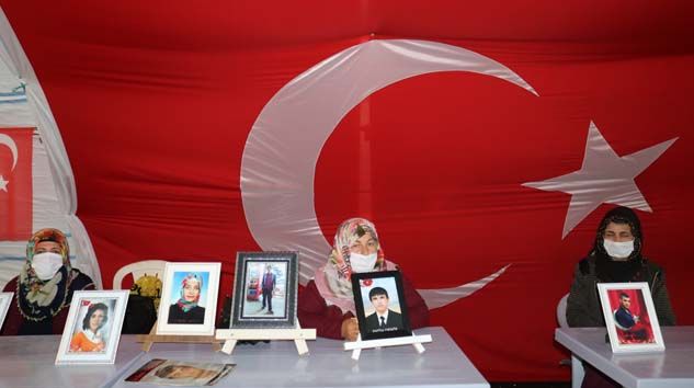 HDP önündeki ailelerin evlat nöbeti 302’nci gününde