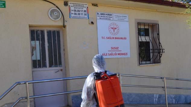 Afyonkarahisar’da bir kasaba daha giriş ve çıkışa kapatıldı