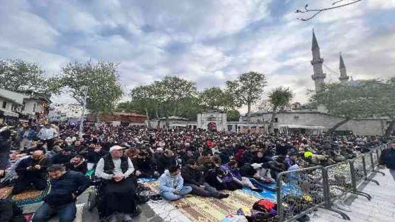 EYÜP SULTAN'DA BAYRAM SABAHI