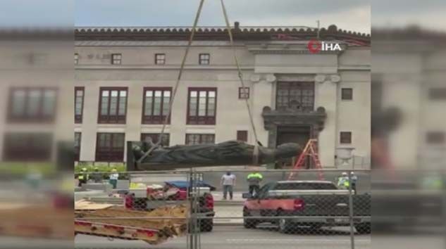 ABD’de Kristof Kolomb’un heykeli kaldırıldı