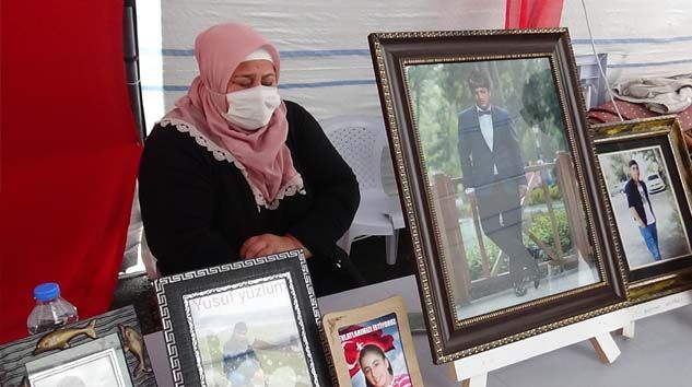 HDP önündeki evlat nöbetine bir aile daha katıldı