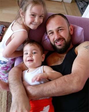 Bursa’da anne iki çocuğunu vurduktan sonra intihar etti Bursa’da anne iki çocuğunu vurduktan sonra intihar etti