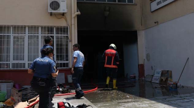 Okulda dezenfektan üreten iki öğretmen patlamada yaralandı