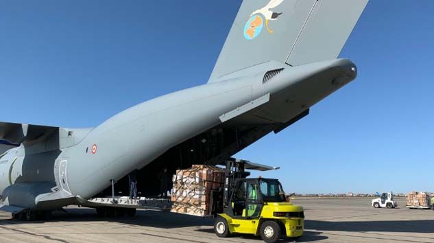 Türkiye’nin korona virüs yardımı Azerbaycan’a ulaştı