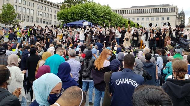 Brüksel’de başörtüsü yasağı protesto edildi