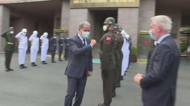 Bakan Akar, İtalyan mevkidaşı Guerini ile bir araya geldi