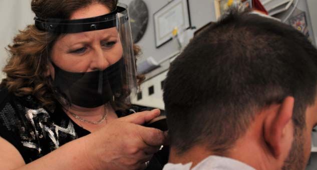 “Şoför Nebahat” bu kez erkek kuaförü oldu