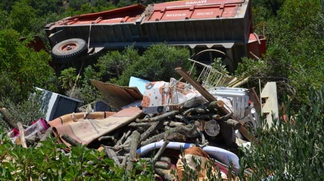 Traktör şarampole yuvarlandı: 1 ölü, 1 yaralı