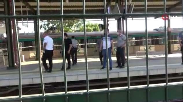 Tuzla’da bir şahıs Marmaray Durağı’nda raylara atladı