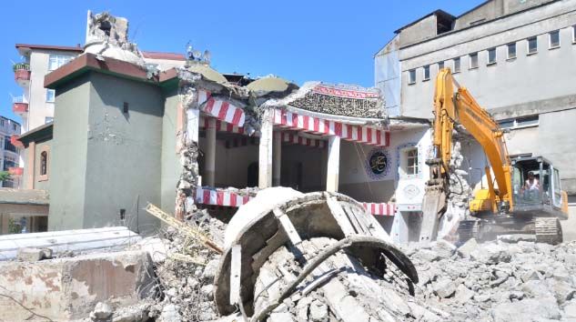 Kıblesi yanlış cami 64 yıl sonra yıkıldı