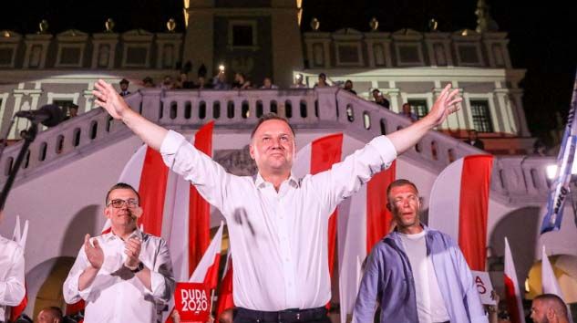 Polonya cumhurbaşkanlığı seçiminin ikinci turu için sandık başında