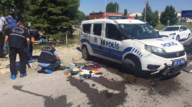 Görevden dönen polis memurları kaza yaptı: 1’i ağır 2 yaralı