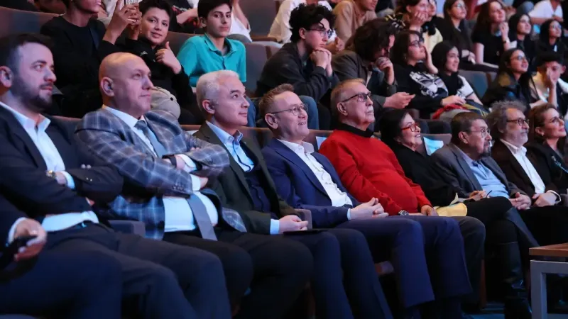 Başkan Kartoğlu: 14 bin genci tiyatro aracılığıyla kültür ve sanatla buluşturacağız Başkan Kartoğlu: 14 bin genci tiyatro aracılığıyla kültür ve sanatla buluşturacağız
