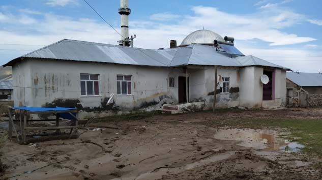 Van Muradiye’de selden dolayı 16 ev hasar gördü