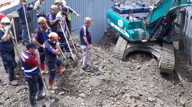 Artvin’de selde kaybolan üç kişinin cansız bedenine ulaşıldı