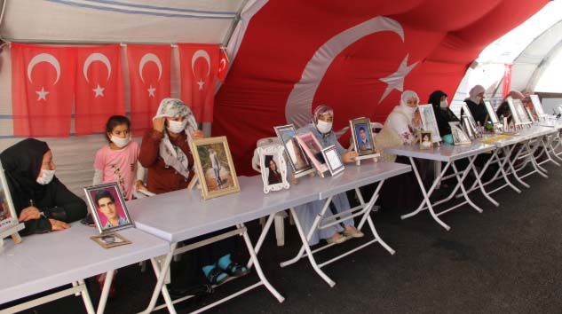 HDP önündeki ailelerin evlat nöbeti 315’inci gününde