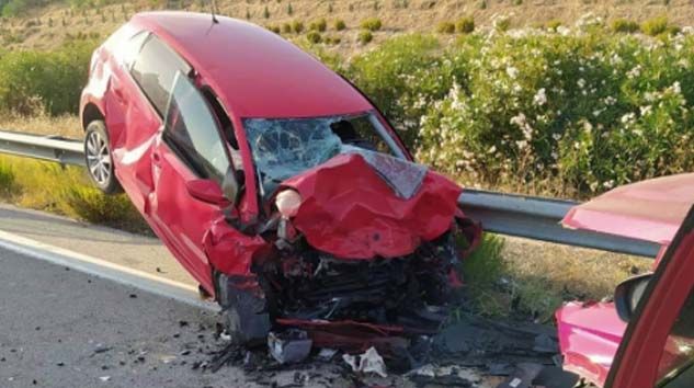 İzmir-Çeşme otoyolunda kaza: 1 ölü, 1 yaralı