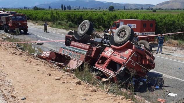 Tire’de orman yangınına giden ekip aracı kaza yaptı: 2 ölü