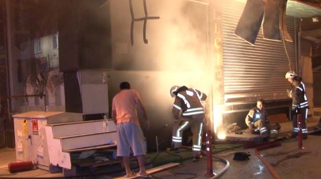 Bağcılar’da gece vakti çok sayıda işyerinde yangın çıktı
