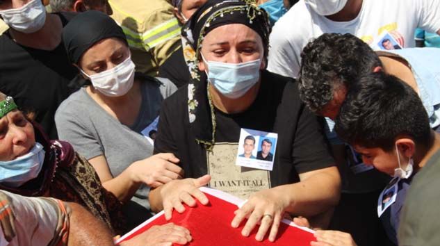 İzmir’de şehit olan orman işçilerine acı veda