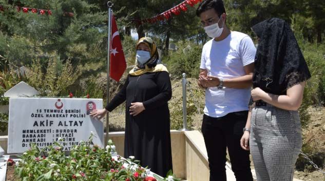 15 Temmuz şehidi polis memuru Akif Altay, kabri başında anıldı