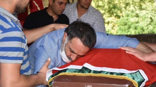 İzmir’de Nurullah Akbaş son yolculuğuna uğurlandı