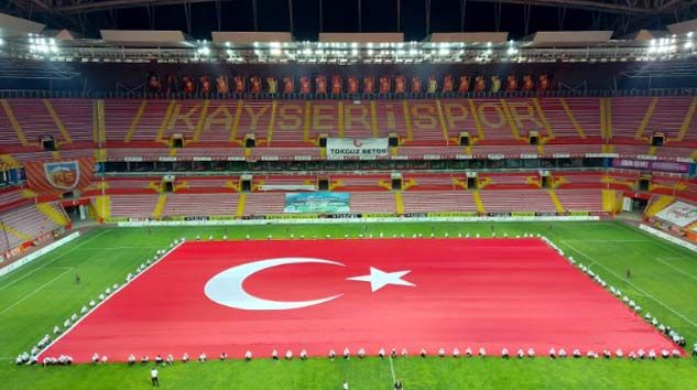 Dünyadaki en büyük Türk bayrağı Kayseri’de açıldı