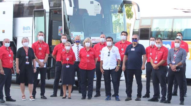 Antalya’ya sezonun ilk İngiliz turist kafilesi geldi