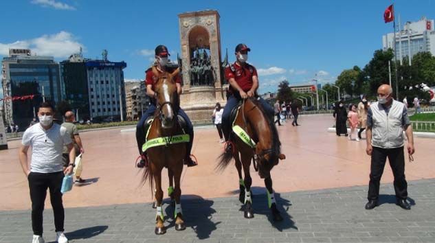 İstiklal Caddesi’nde Atlı Polisler devriye gezdi