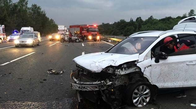 TEM Otoyolunda inanılmaz kaza: 2 ölü, 5 yaralı