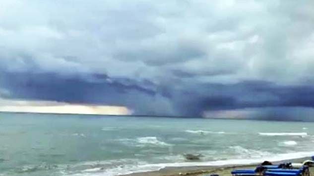 Karadeniz’de oluşan hortum Kocaali’nden görüntülendi