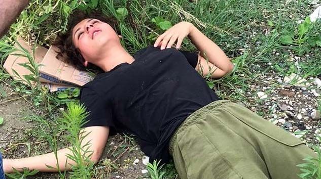 Sakarya’da genç kadını darp ederek yol kenarına attılar