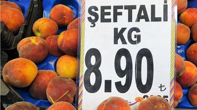 Tarlada 2 lira olan şeftali şehirde 3 katına satılıyor