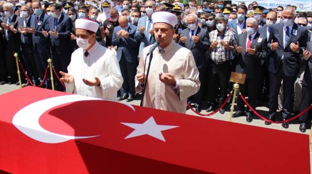 Şehit Polis Semih Güzelay İzmir’de son yolculuğuna uğurlandı