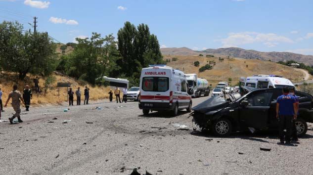 Midibüsle cip kafa kafaya çarpıştı: Aslı Dirlik Kaya hayatını kaybetti