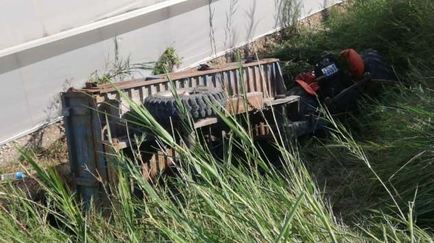 Antalya’da traktör devrildi: 1 ölü