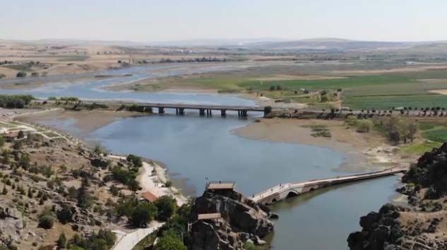 Selçuklular’dan kalma Çeşnigir Köprüsü turistlerin ilgisini çekiyor