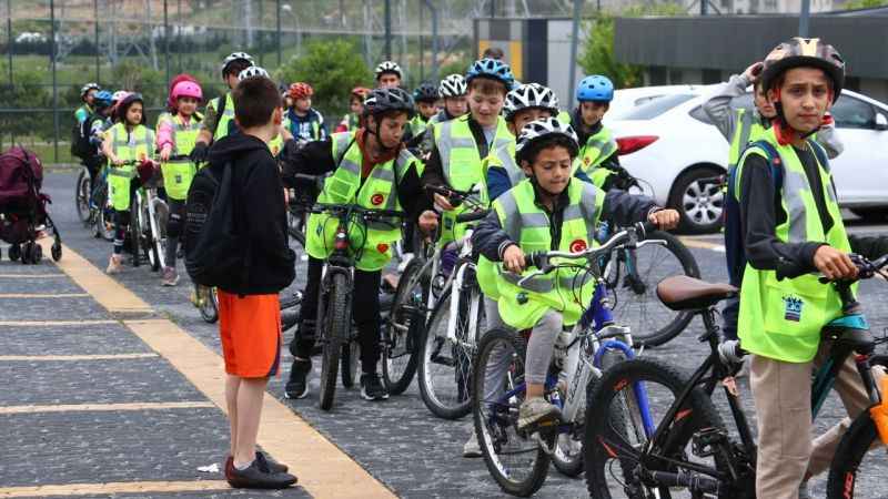 Başakşehir’de bisiklet tutkunları pedalları sağlığa çevirdi Başakşehir’de bisiklet tutkunları pedalları sağlığa çevirdi