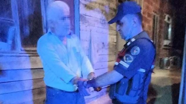 Ordu’da köpekleri sopa ile döven adam kelepçelenerek gözaltına alındı