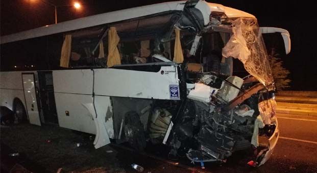 Uşak’ta yolcu otobüsü kaza yaptı: 16 yaralı