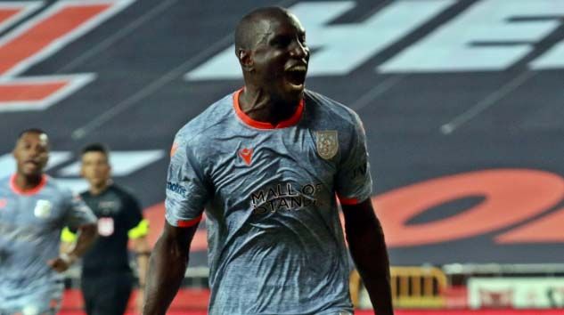 Demba Ba lig tarihine geçti