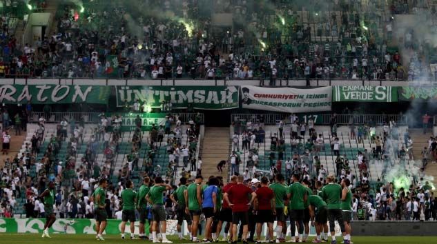 Bursaspor 3 bin taraftarı önünde antrenman yaptı